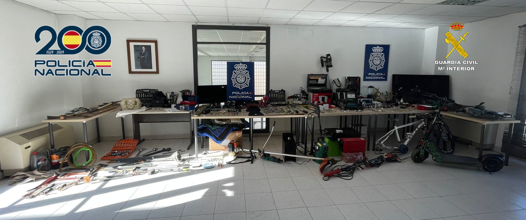 Objetos sustraídos intervenidos en la oepración policial.