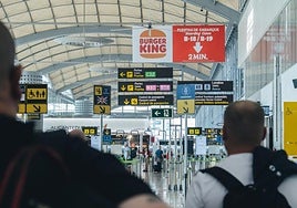 Imagen de archivo del interior del aeropuerto de Alicante-Elche.