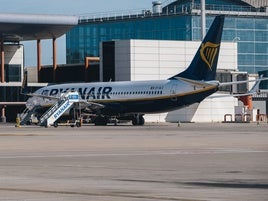 Avión de Ryanair en el aeropuerto de Alicante-Elche