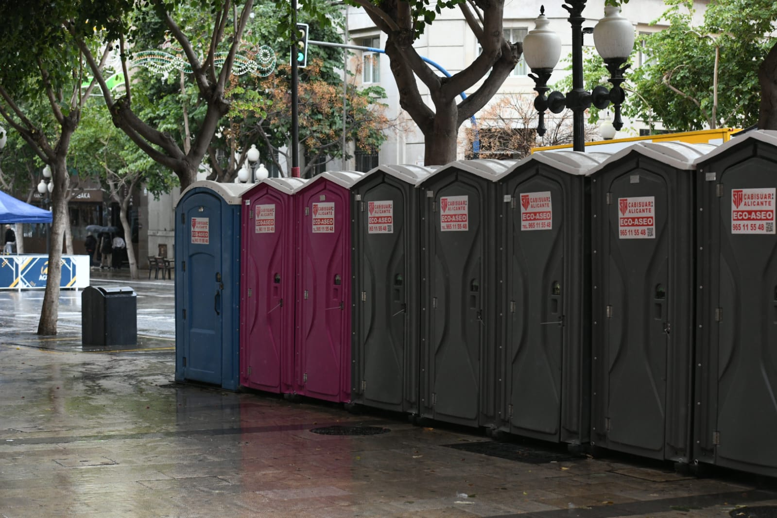 Baños portátiles para el carnaval de Alicante.