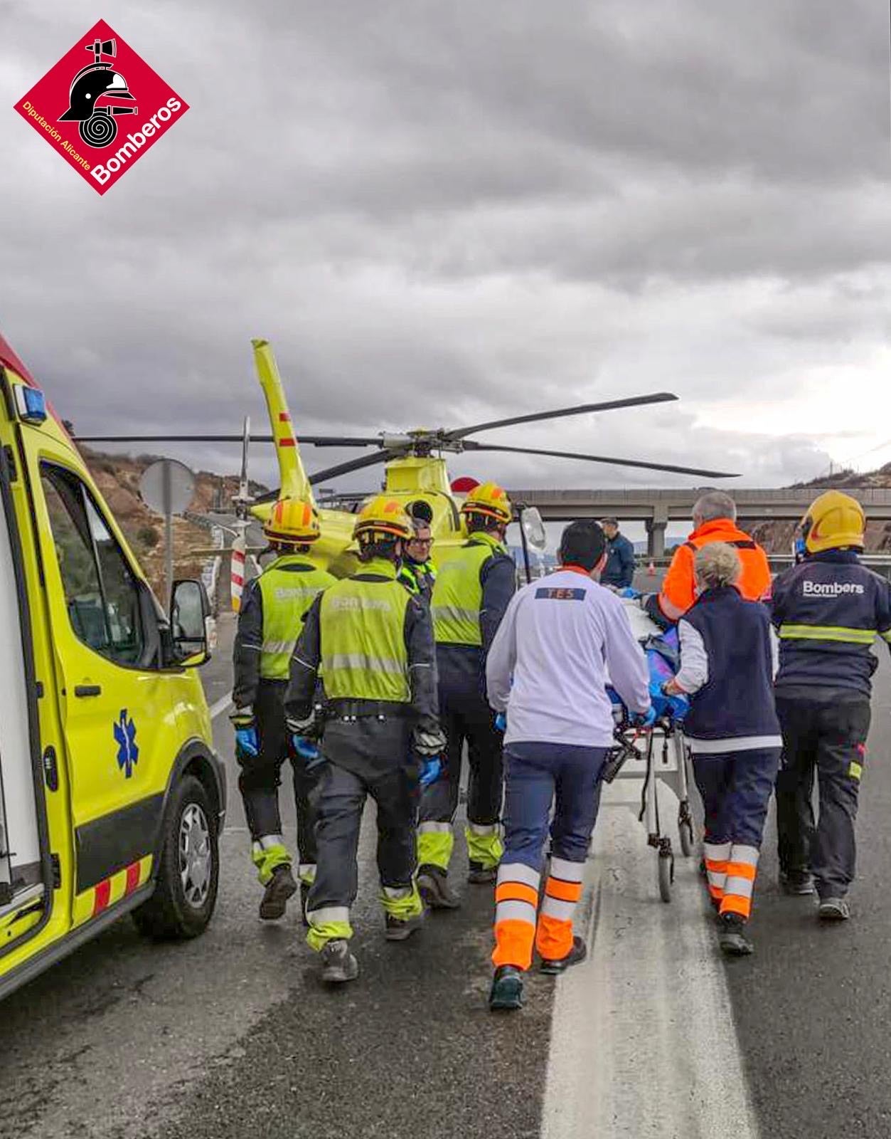 La herida es evacuada en un helicópteor medicalizado al Hospital General de Alicante.