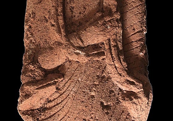 El fragmento de la escultura encontrada.