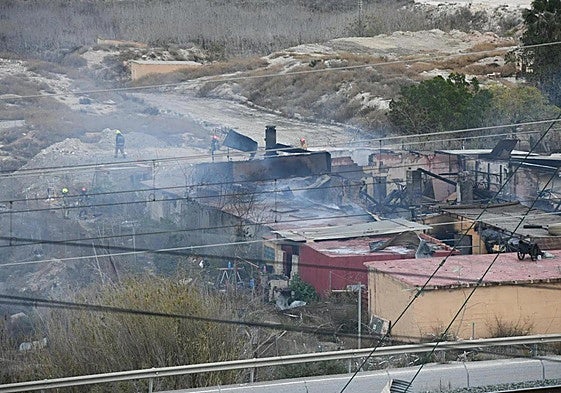 La nave de la pirotecnia, destrozada tras la explosión.