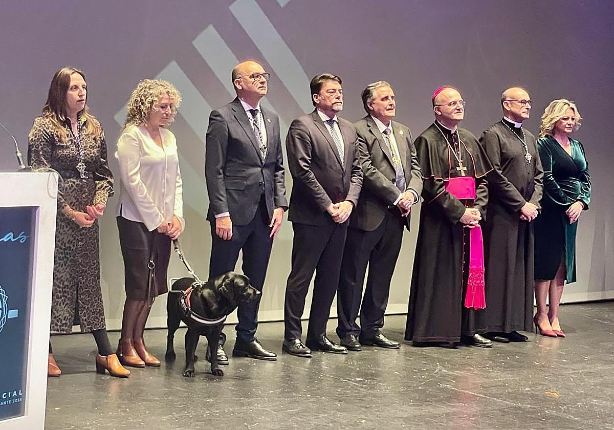 El Pregón ha tenido lugar en el Teatro Principal de Alicante.