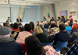 Reunión del conseller Vicente Martínez Mus con los afectados por los deslindes en Déna, el pasado mes de enero.