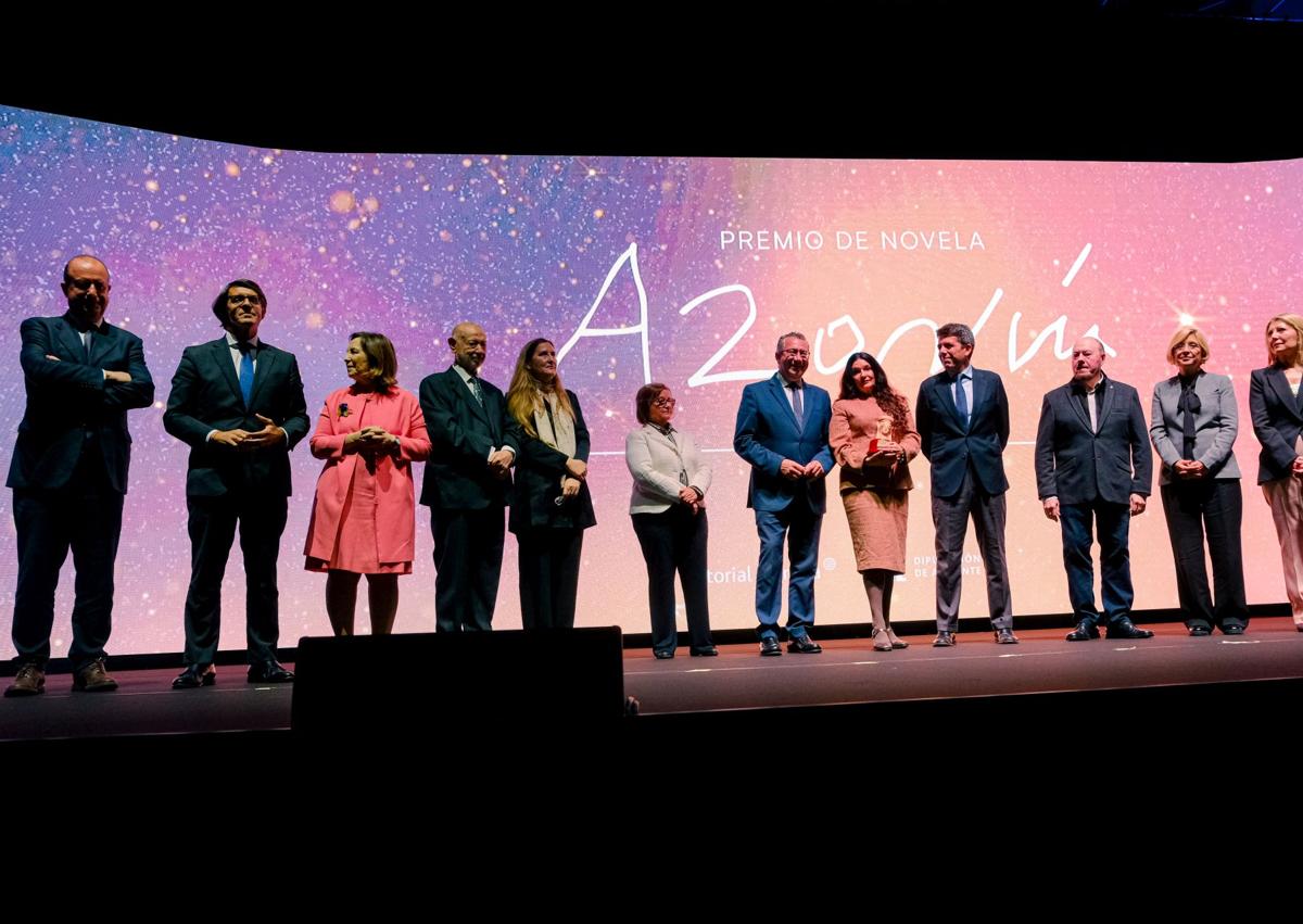 Imagen secundaria 1 - Rosario Raro gana el Premio Azorín de Novela.