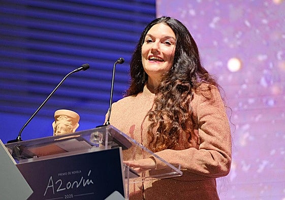 Rosario Raro gana el Premio Azorín de Novela 2025.