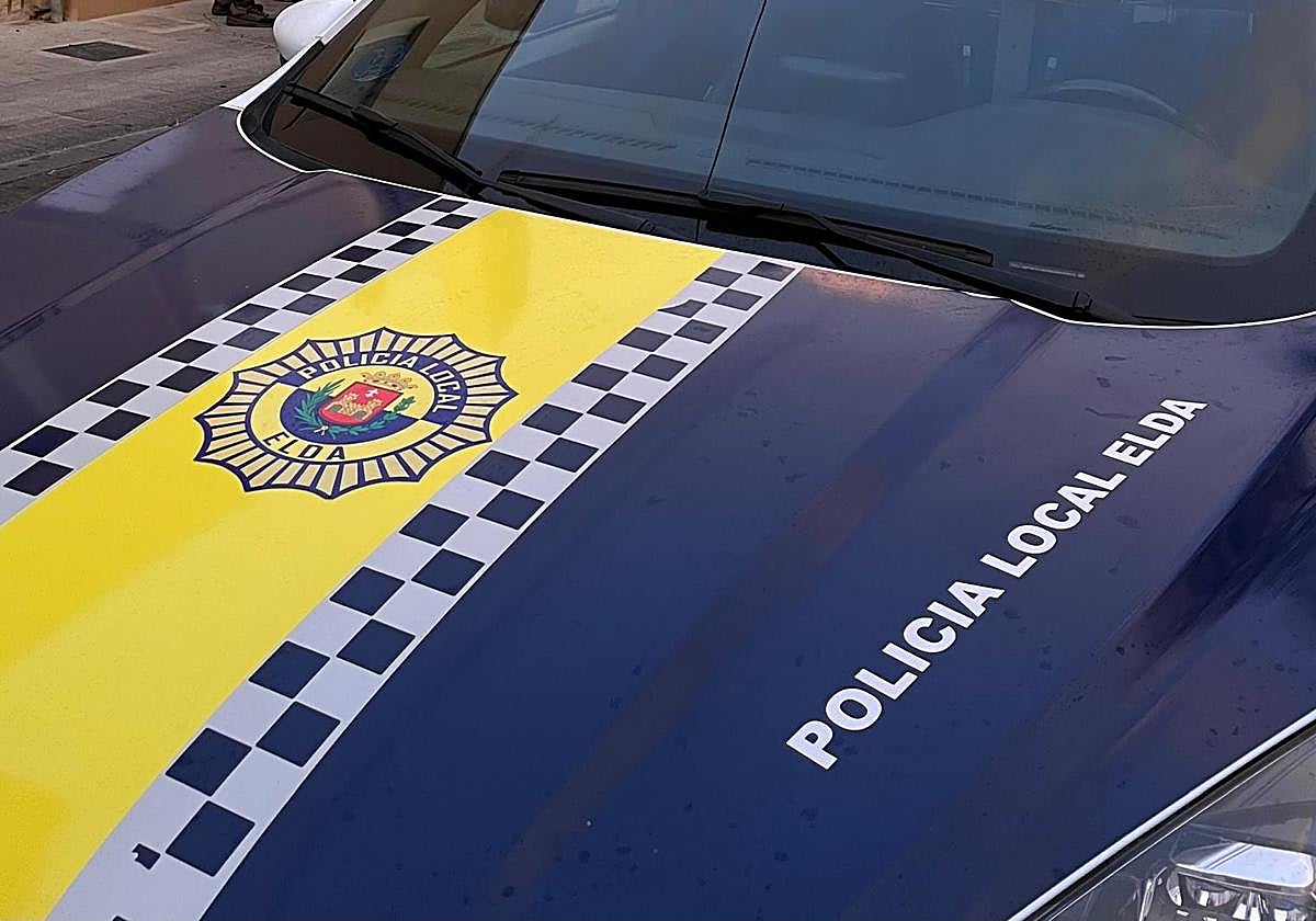 Imagen de archivo de una patrulla de la Policía Local de Elda.
