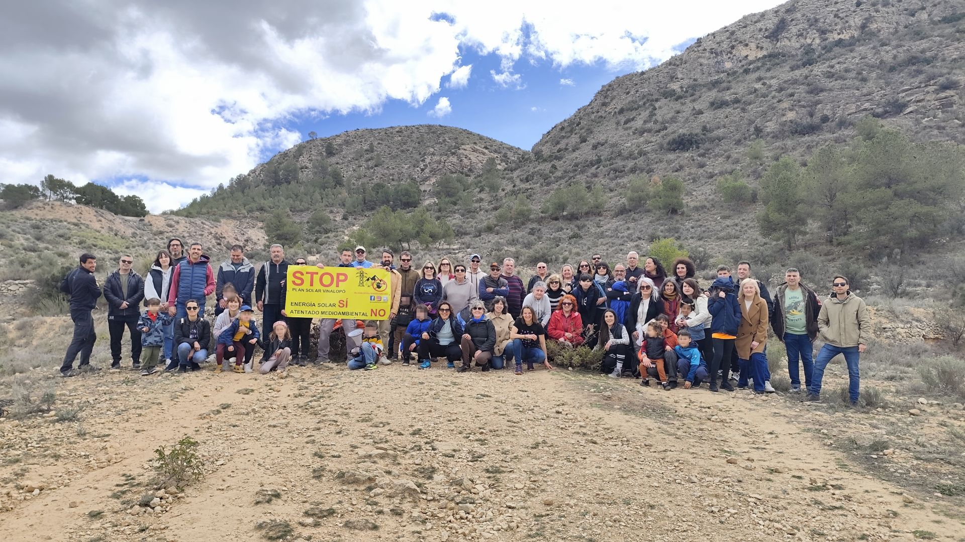 Citizen protest in Elda against the construction of a large solar plant