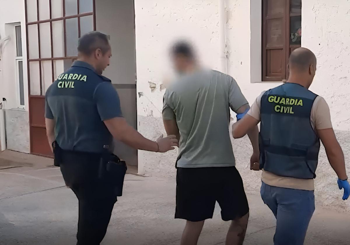 Arrests, Fights, and Mafias in 'Emergències', the New Show on À Punt