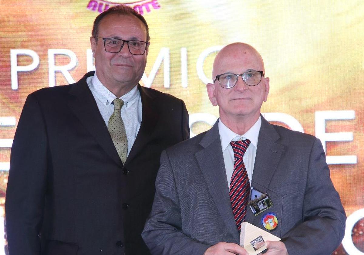 Alicante's Barracas Honour Journalist Luis Miguel Sánchez Moreno