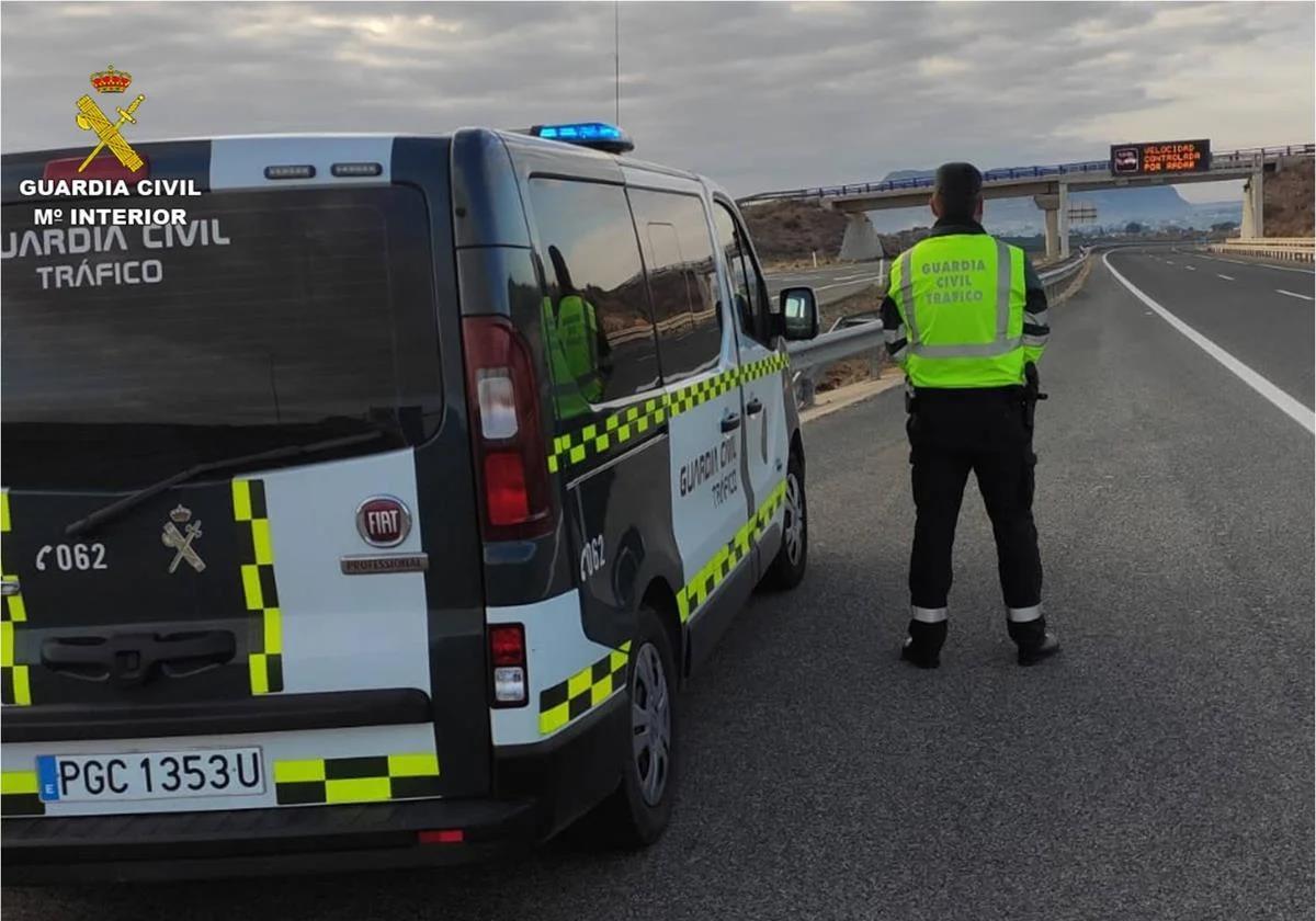 A criminal wanted for murder, suspected of highway robberies in Alicante