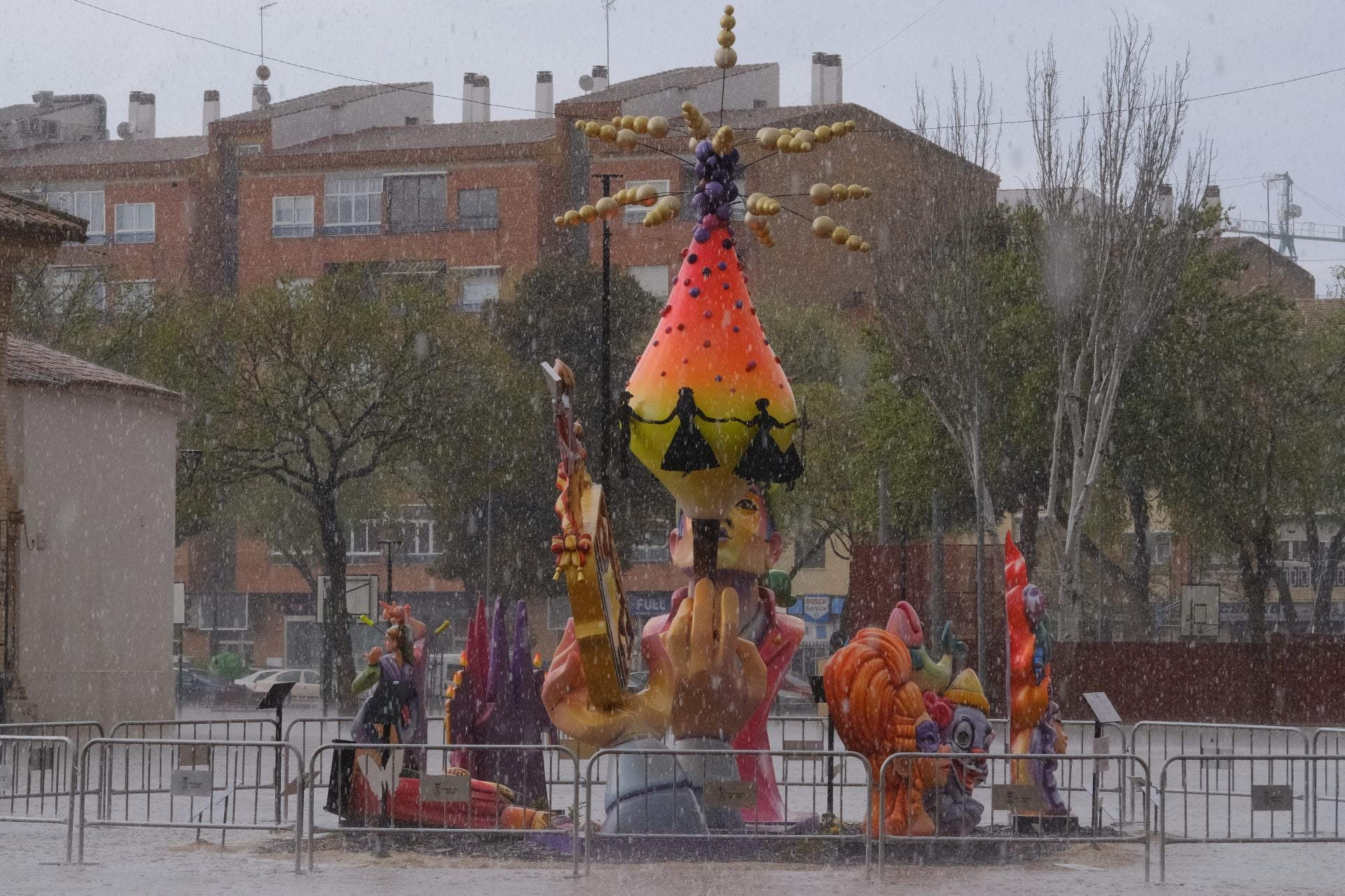 La hoguera de las convivencias conquista a los albaceteños