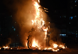 Cremà de la hoguera de las convivencias en Albacete.