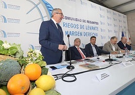 Acto en Riegos de Levante en el que se ha reconocido al presidente de la Diputación, Toni Pérez.