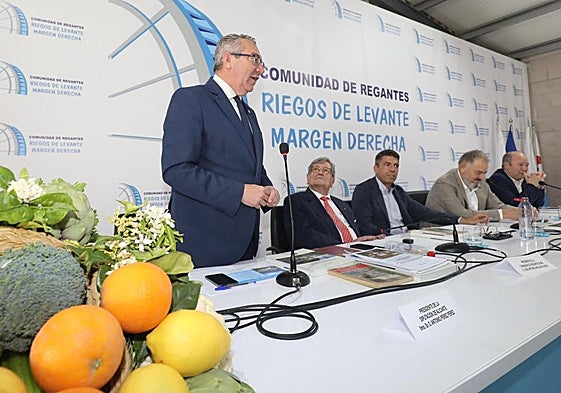 Acto en Riegos de Levante en el que se ha reconocido al presidente de la Diputación, Toni Pérez.