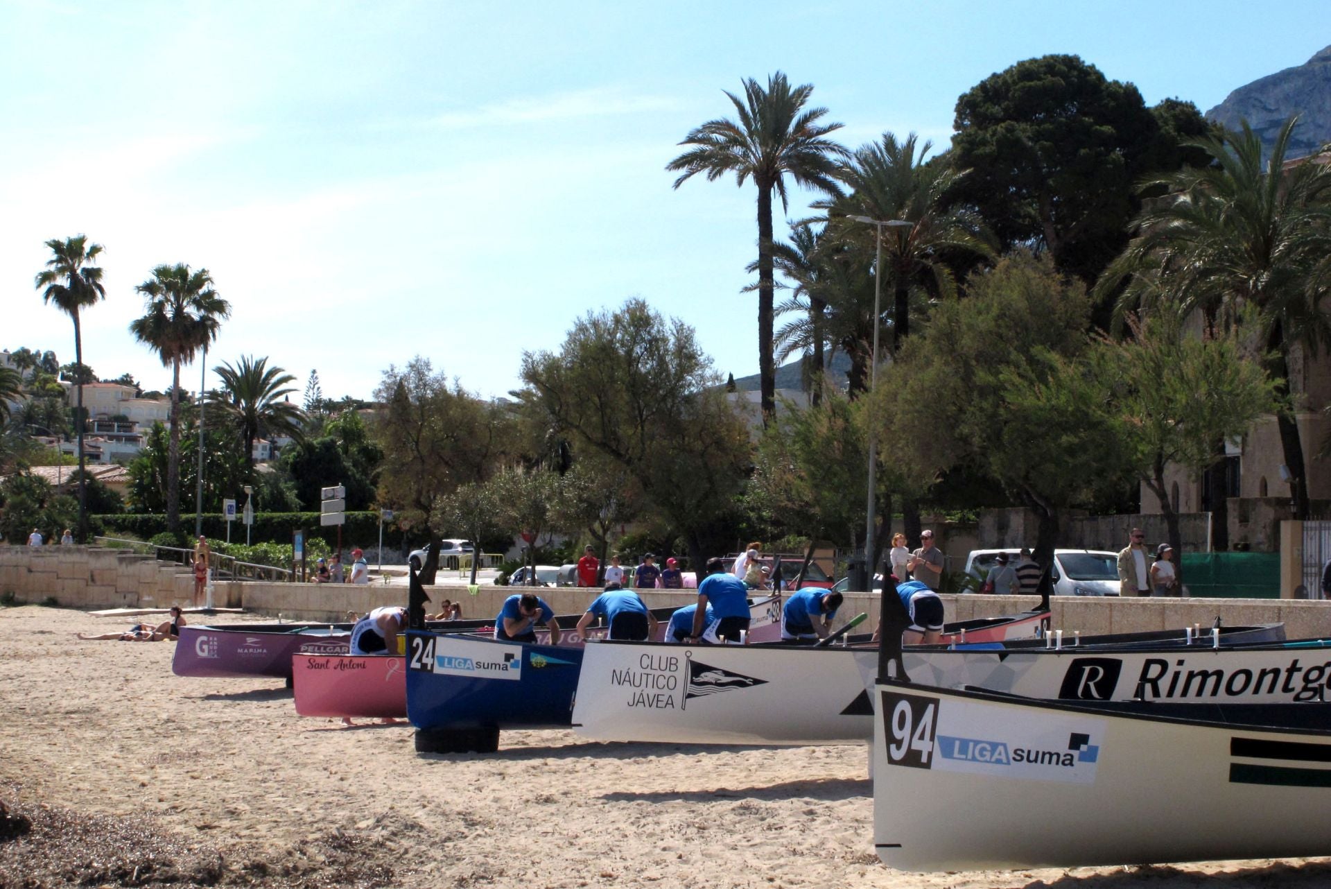 Dénia celebra la novena regata de la Liga Suma de remo de banco fijo