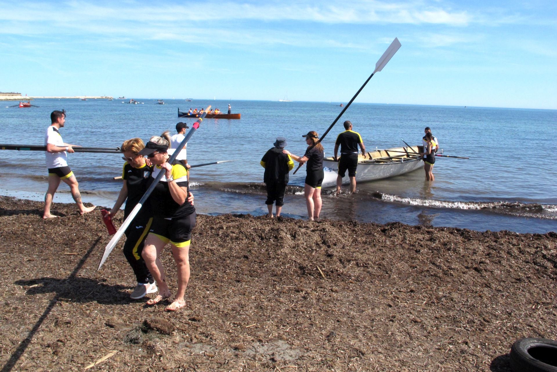 Dénia celebra la novena regata de la Liga Suma de remo de banco fijo