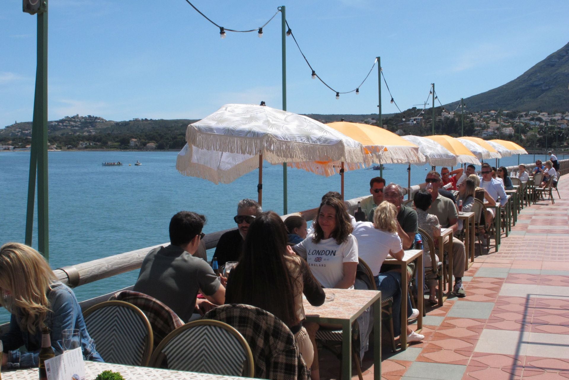 Dénia celebra la novena regata de la Liga Suma de remo de banco fijo