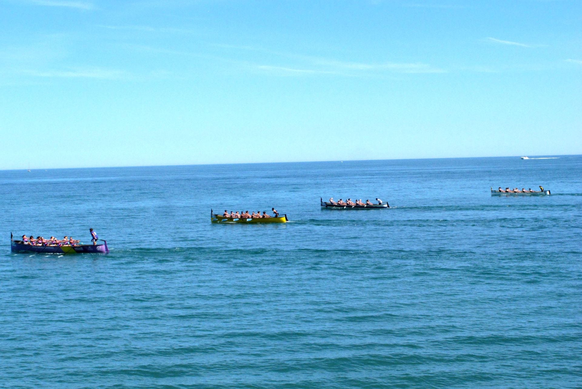 Dénia celebra la novena regata de la Liga Suma de remo de banco fijo