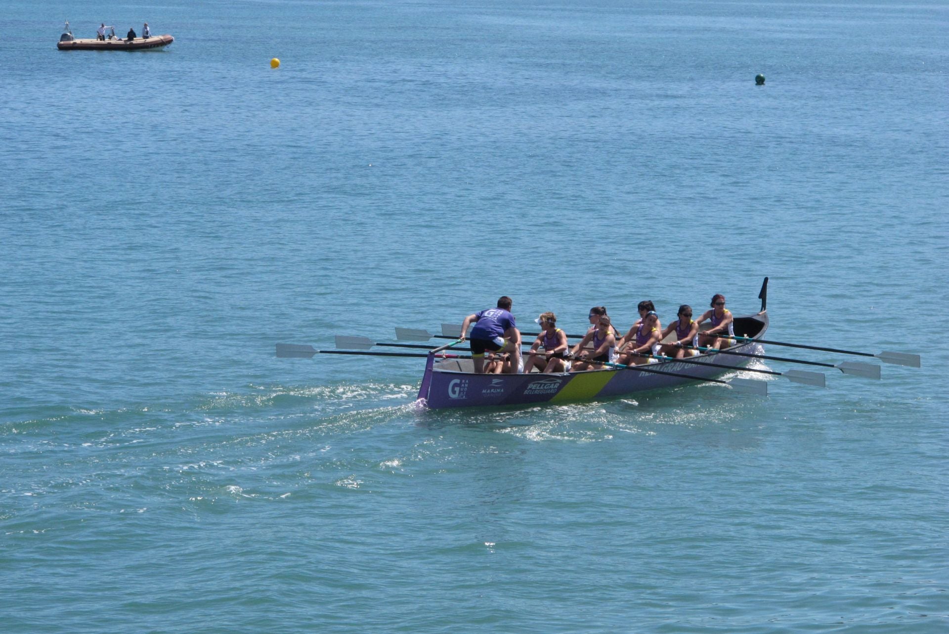Dénia celebra la novena regata de la Liga Suma de remo de banco fijo