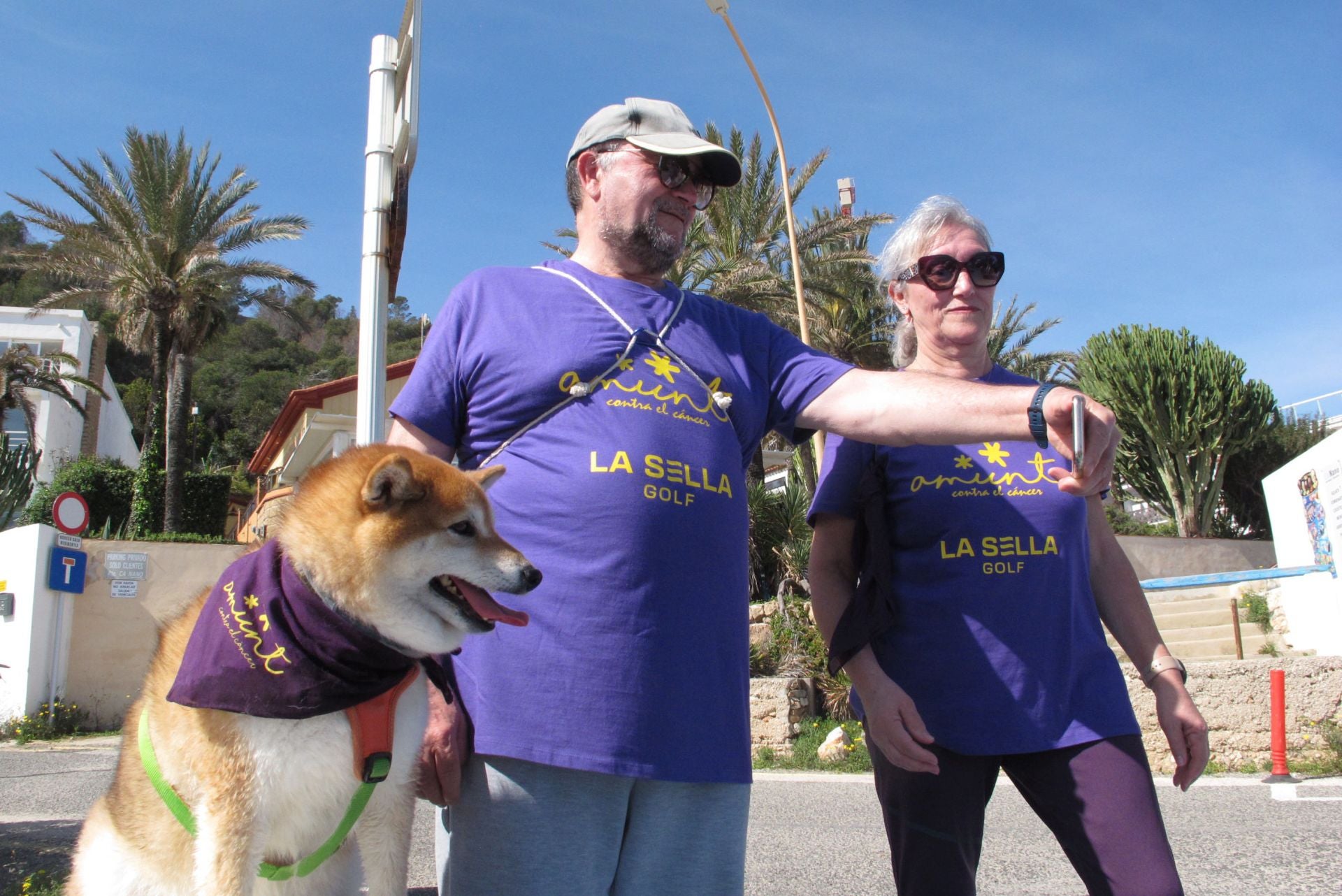 Cientos de personas salen a la calle en Dénia por la lucha contra el cáncer