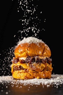 La mejor hamburguesa de Almería en 2025 llega a Alicante para ganar la Champions Burger