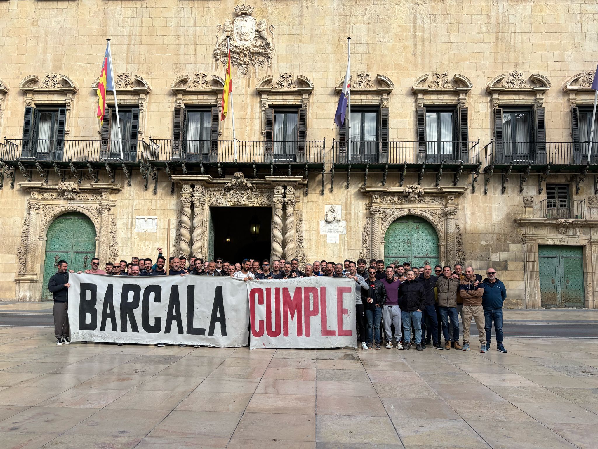 Los sindicatos del Ayuntamiento de Alicante muestran su apoyo a la Plataforma de Bomberos