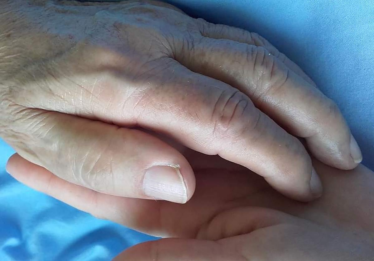 Las fotografías pretenden visibilizar la soledad vinculada a la salud o enfermedad.