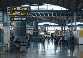 Zona de salidas del aeropuerto de Alicante-Elche.