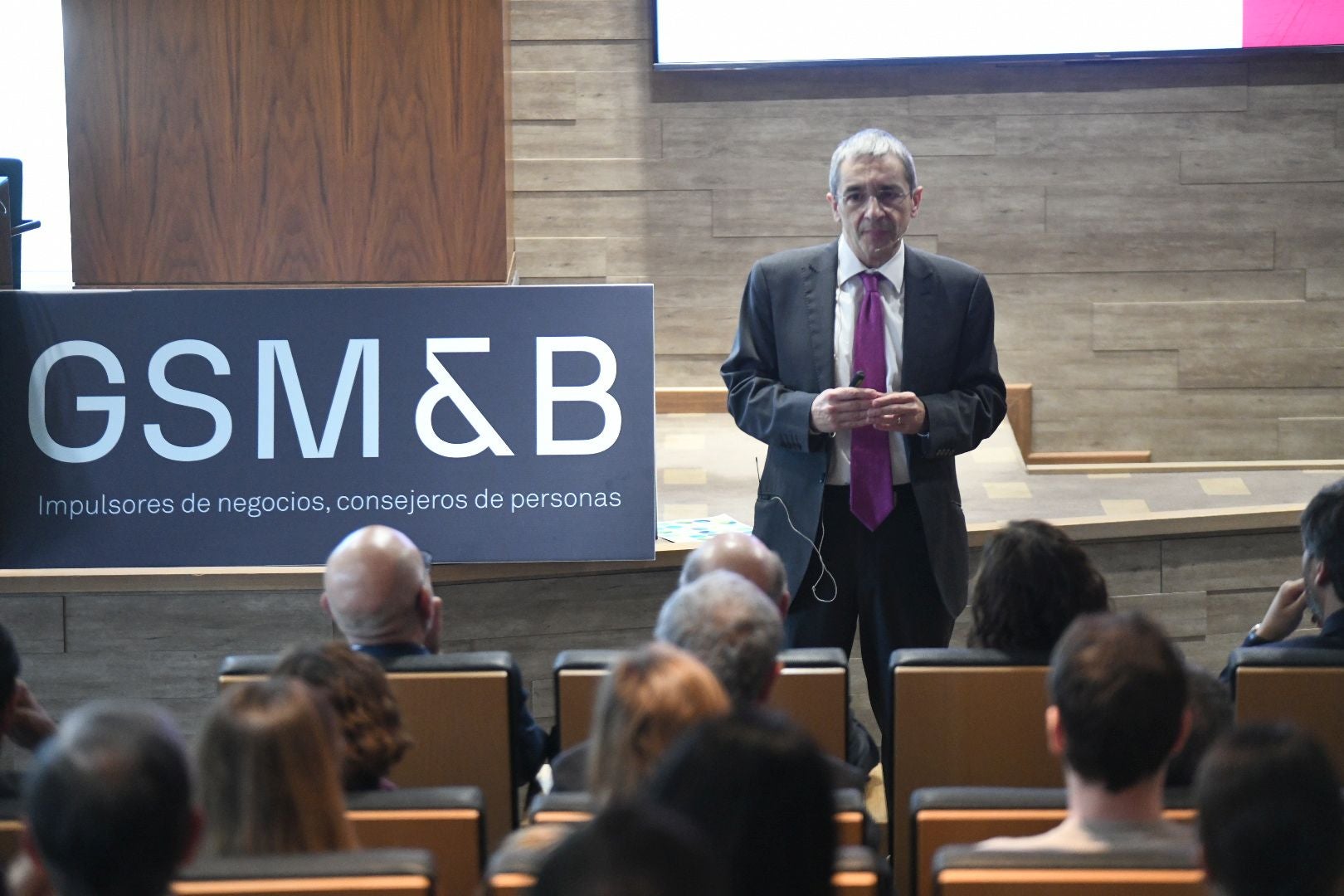 Los retos de la economía de la Comunitat, a debate en la sede de Elche de Grupo Soledad