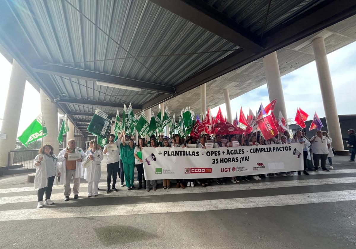 Unions Gather in Elche to Demand a 'Real Commitment' to Public Healthcare