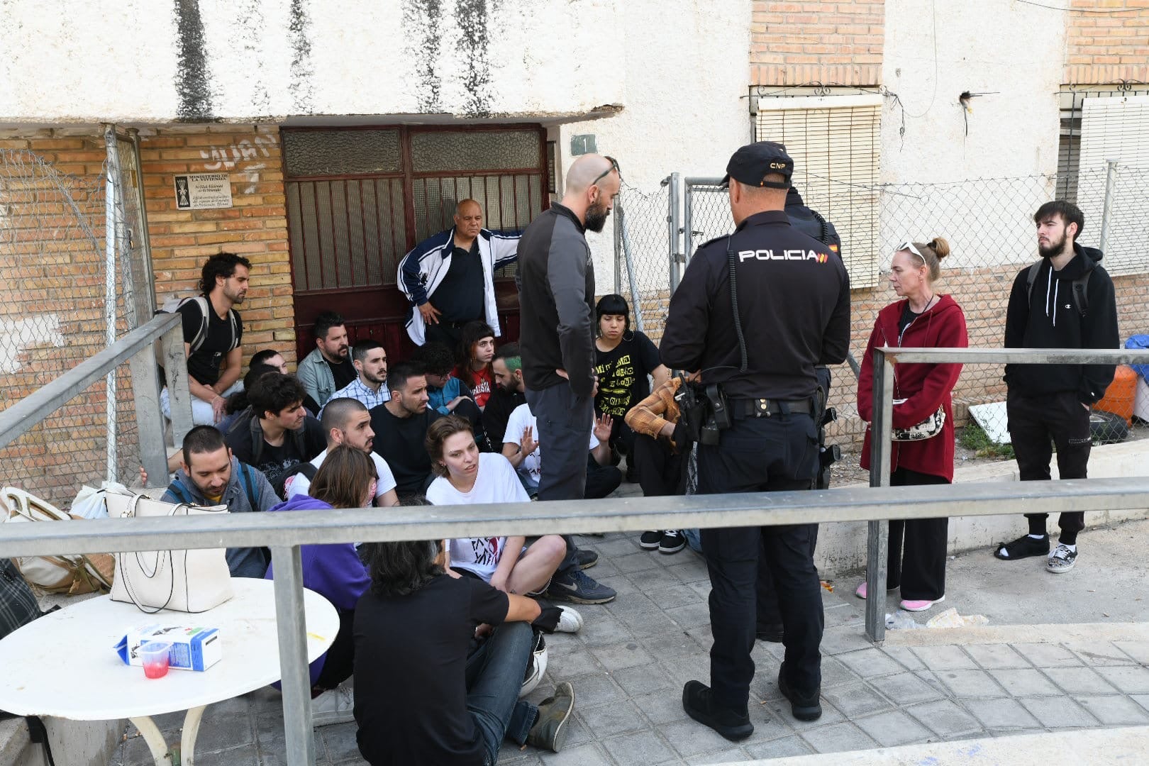 Ejecutan el desahucio de una pareja vulnerable en la Zona Norte de Alicante