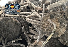 Varios lingotes de plomo recuperados por la Policía Nacional.