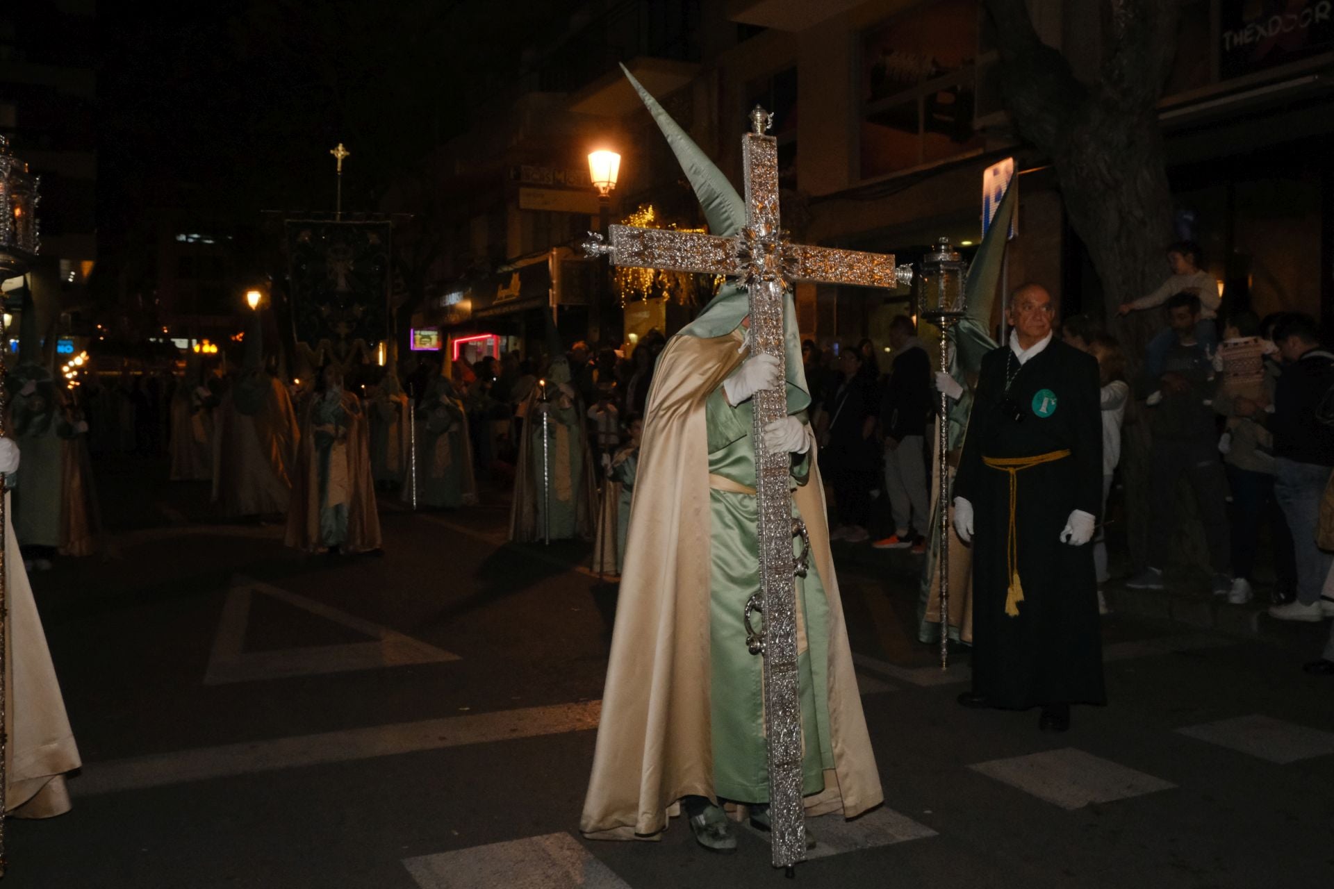 Las procesiones del Domingo de Ramos cruzan la carrera oficial de Alicante