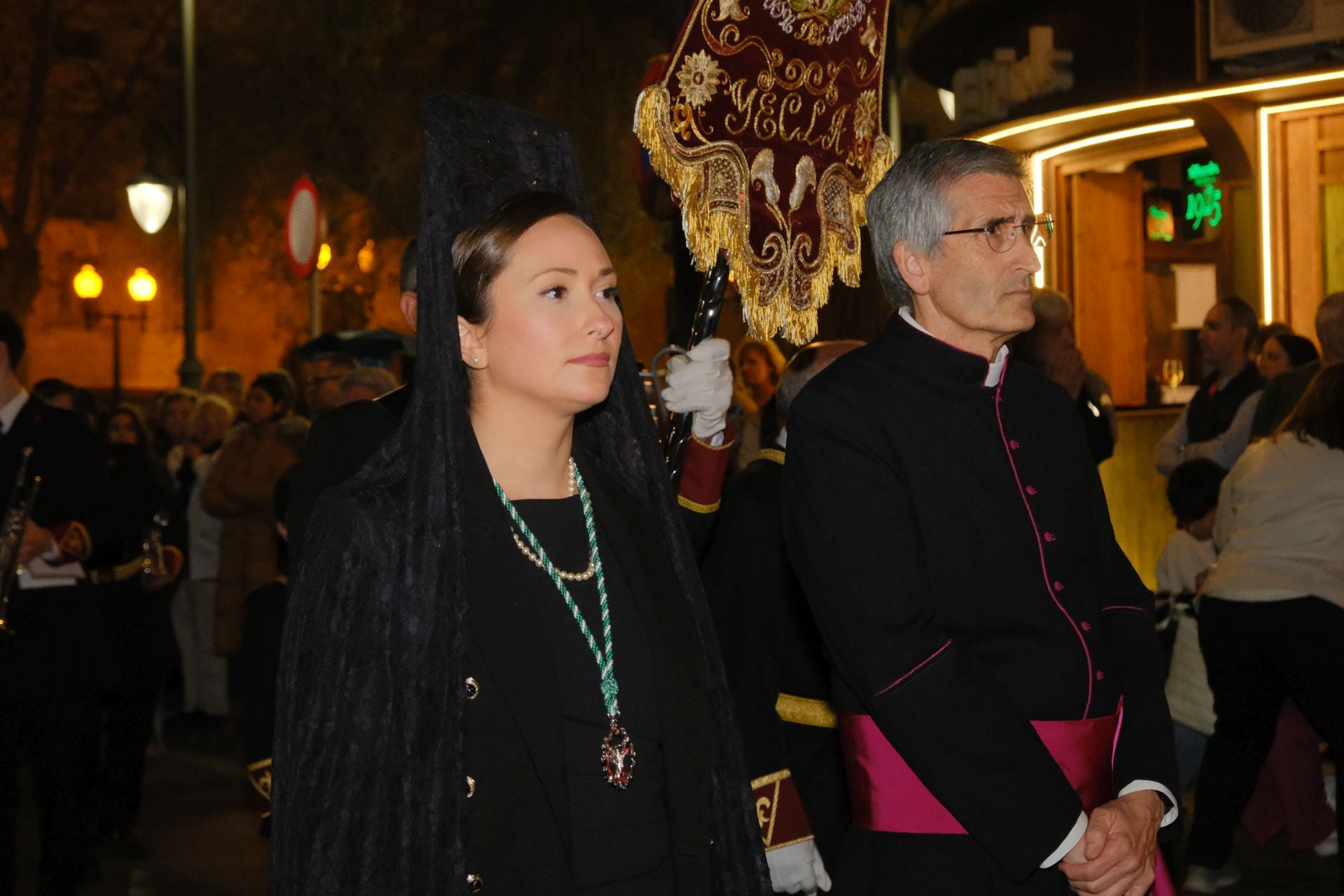Las procesiones del Domingo de Ramos cruzan la carrera oficial de Alicante