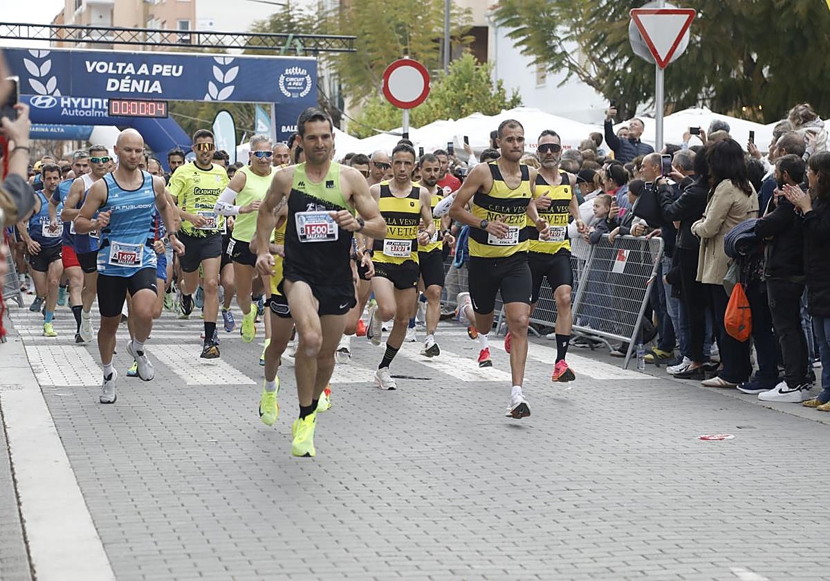 Búscate en las fotos de la Volta a Peu de Dénia