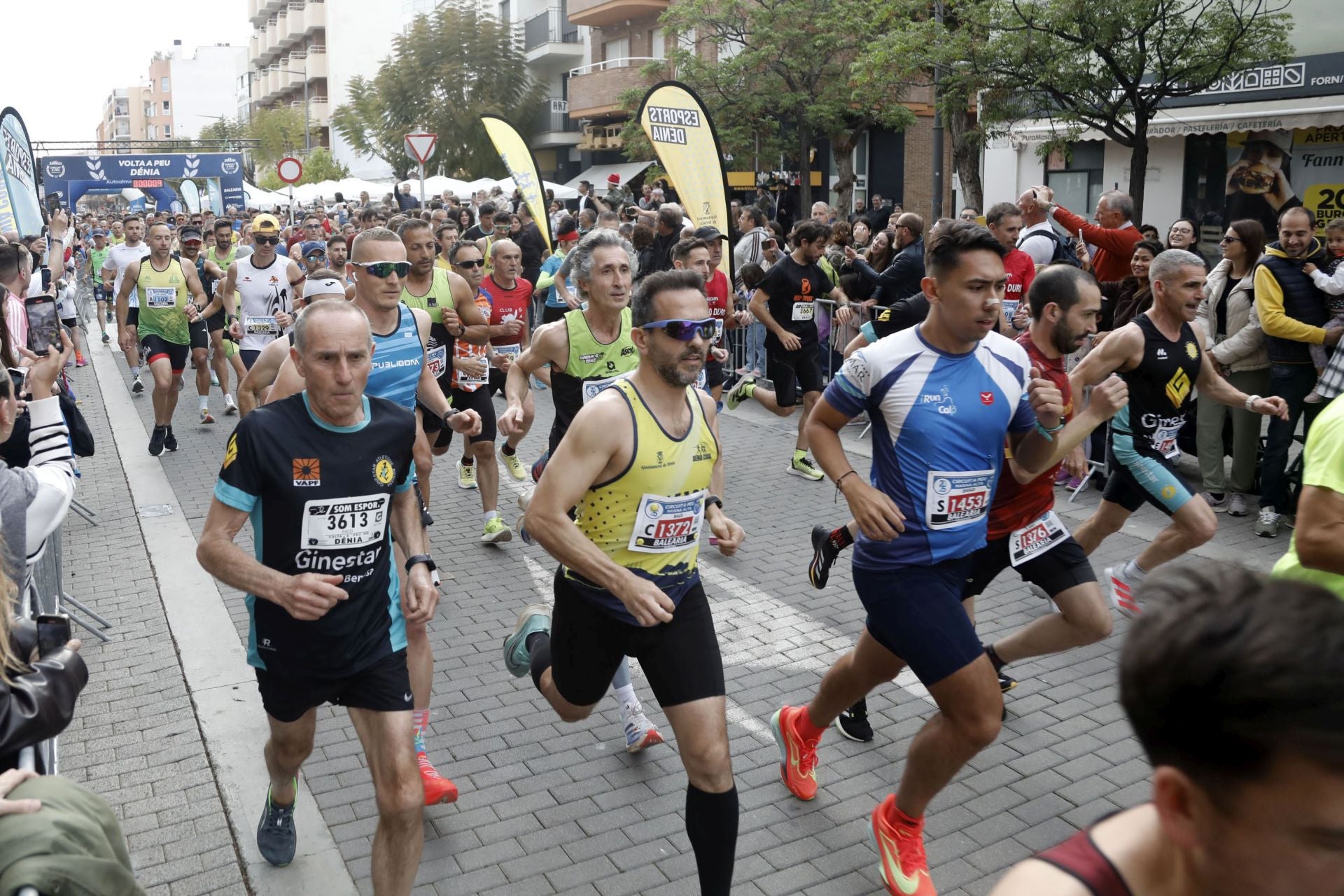 Búscate en las fotos de la Volta a Peu de Dénia