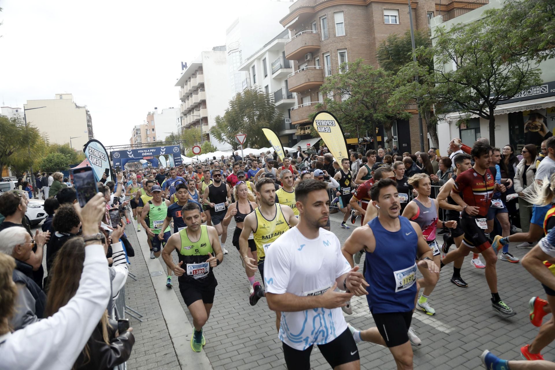 Búscate en las fotos de la Volta a Peu de Dénia