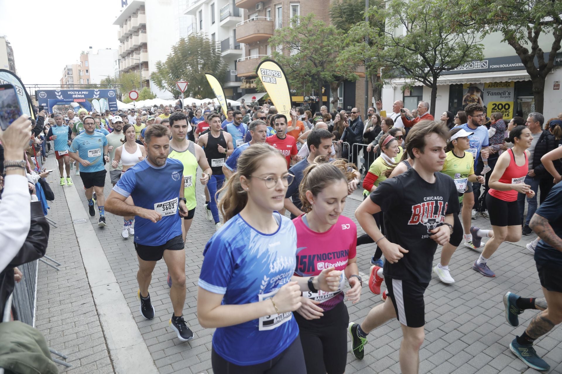 Búscate en las fotos de la Volta a Peu de Dénia