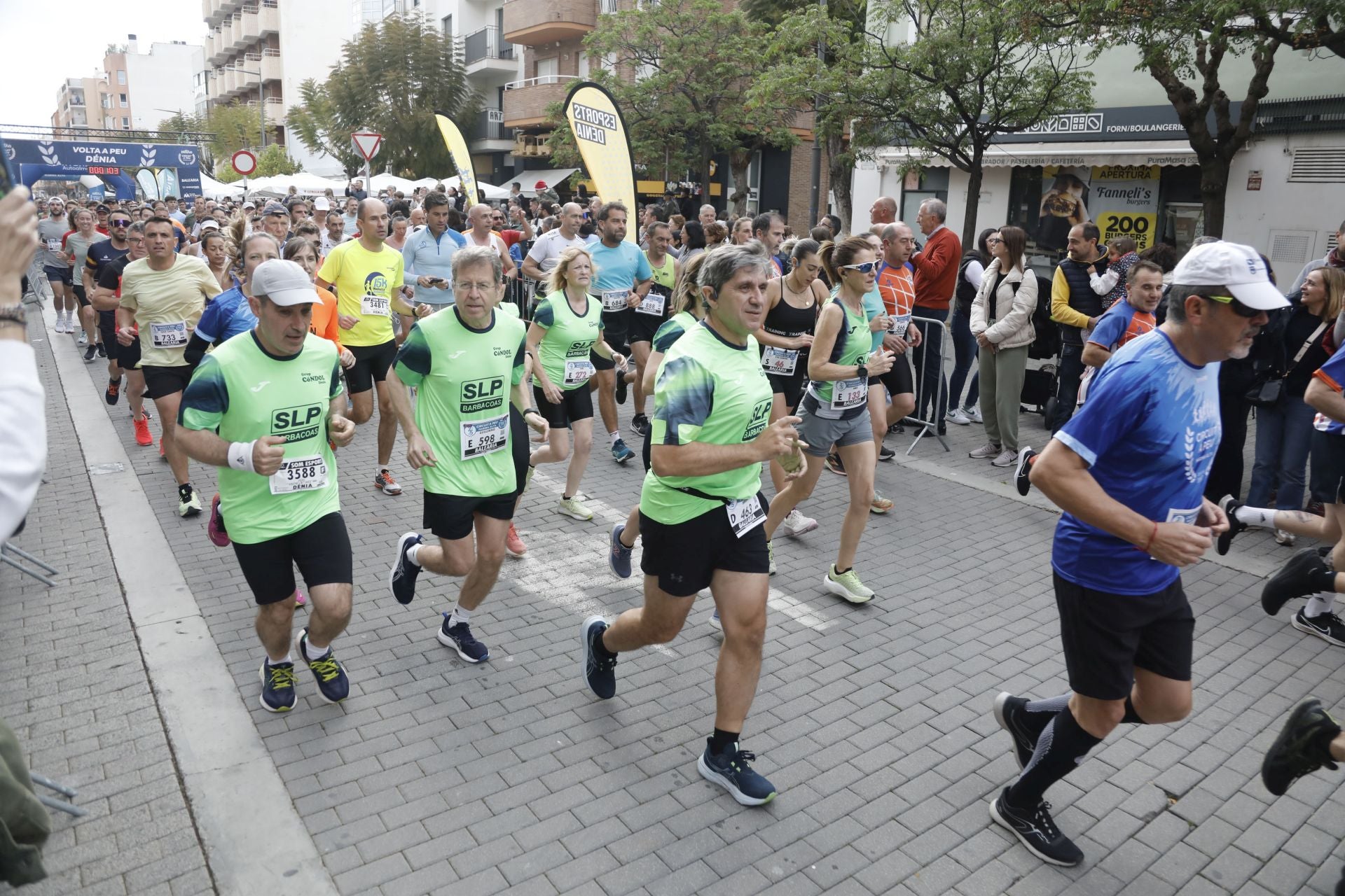 Búscate en las fotos de la Volta a Peu de Dénia