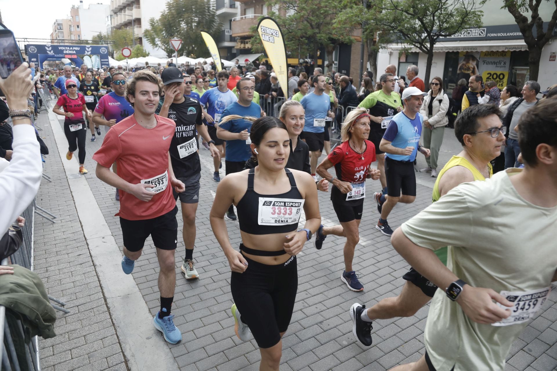 Búscate en las fotos de la Volta a Peu de Dénia