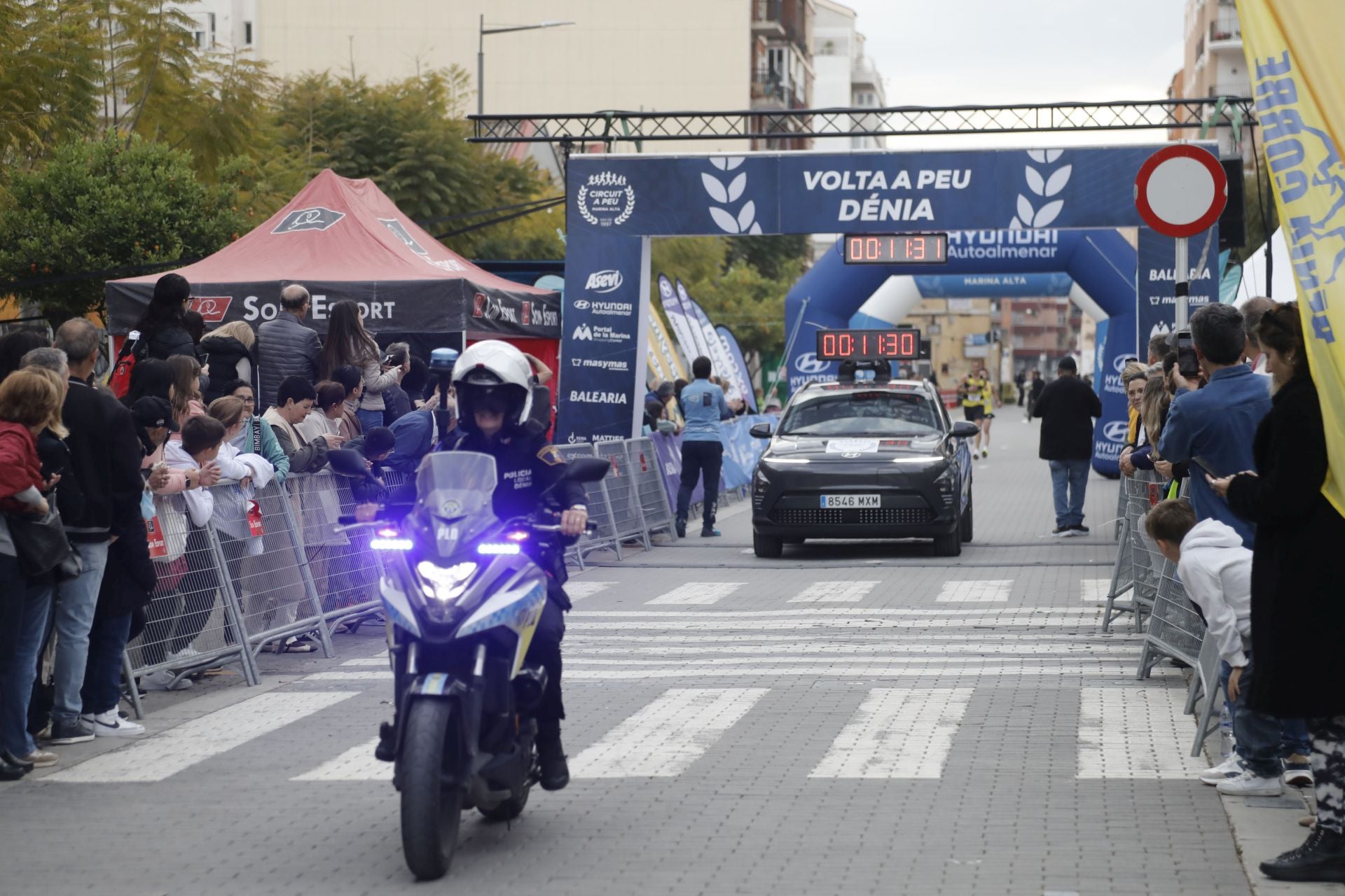 Búscate en las fotos de la Volta a Peu de Dénia