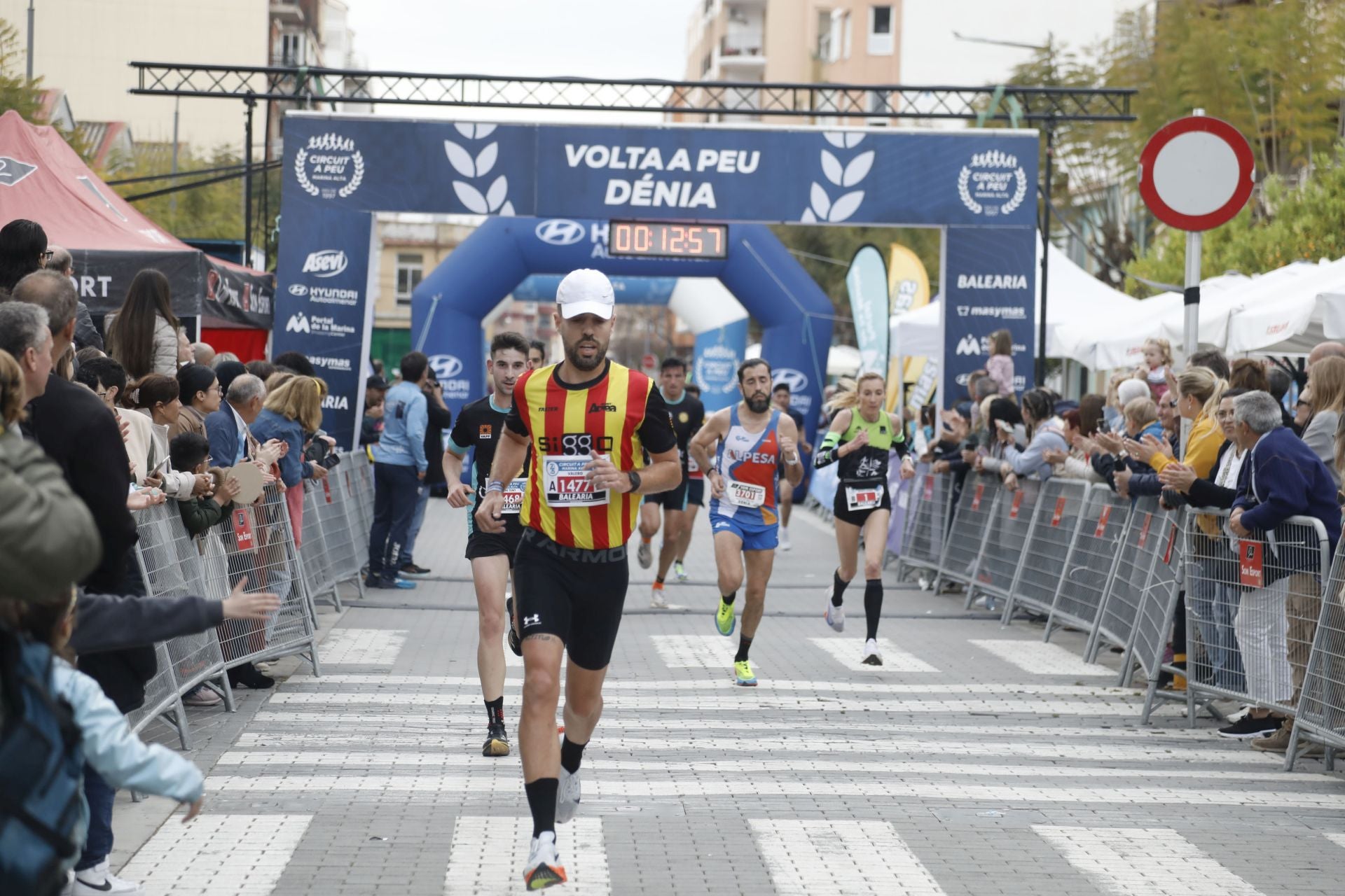 Búscate en las fotos de la Volta a Peu de Dénia