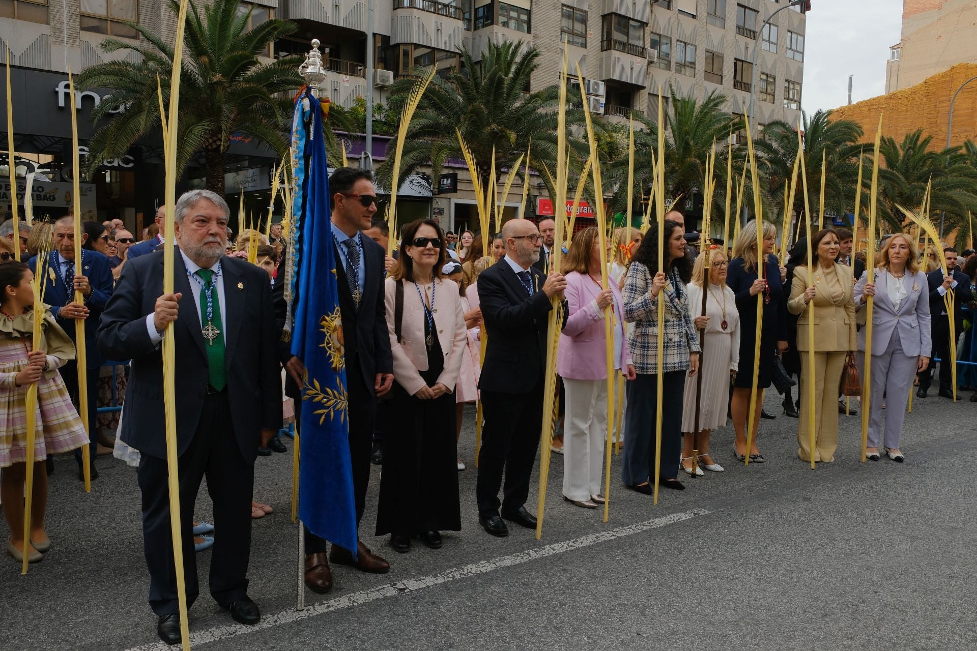 &#039;La Burrita&#039; procesiona por las calles de Alicante e inaugura la Semana Santa