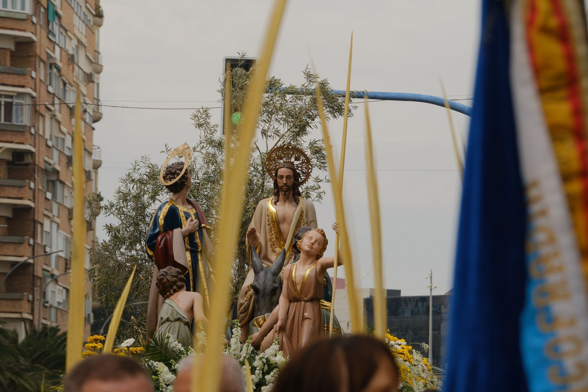 &#039;La Burrita&#039; procesiona por las calles de Alicante e inaugura la Semana Santa