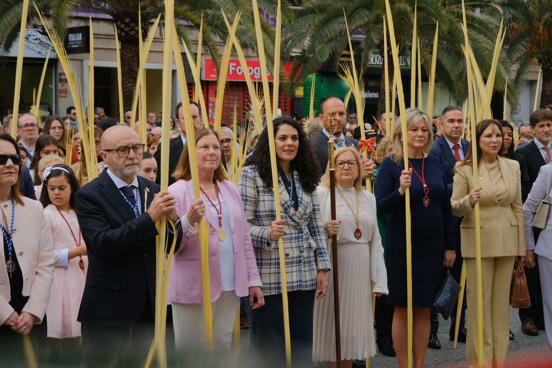 &#039;La Burrita&#039; procesiona por las calles de Alicante e inaugura la Semana Santa