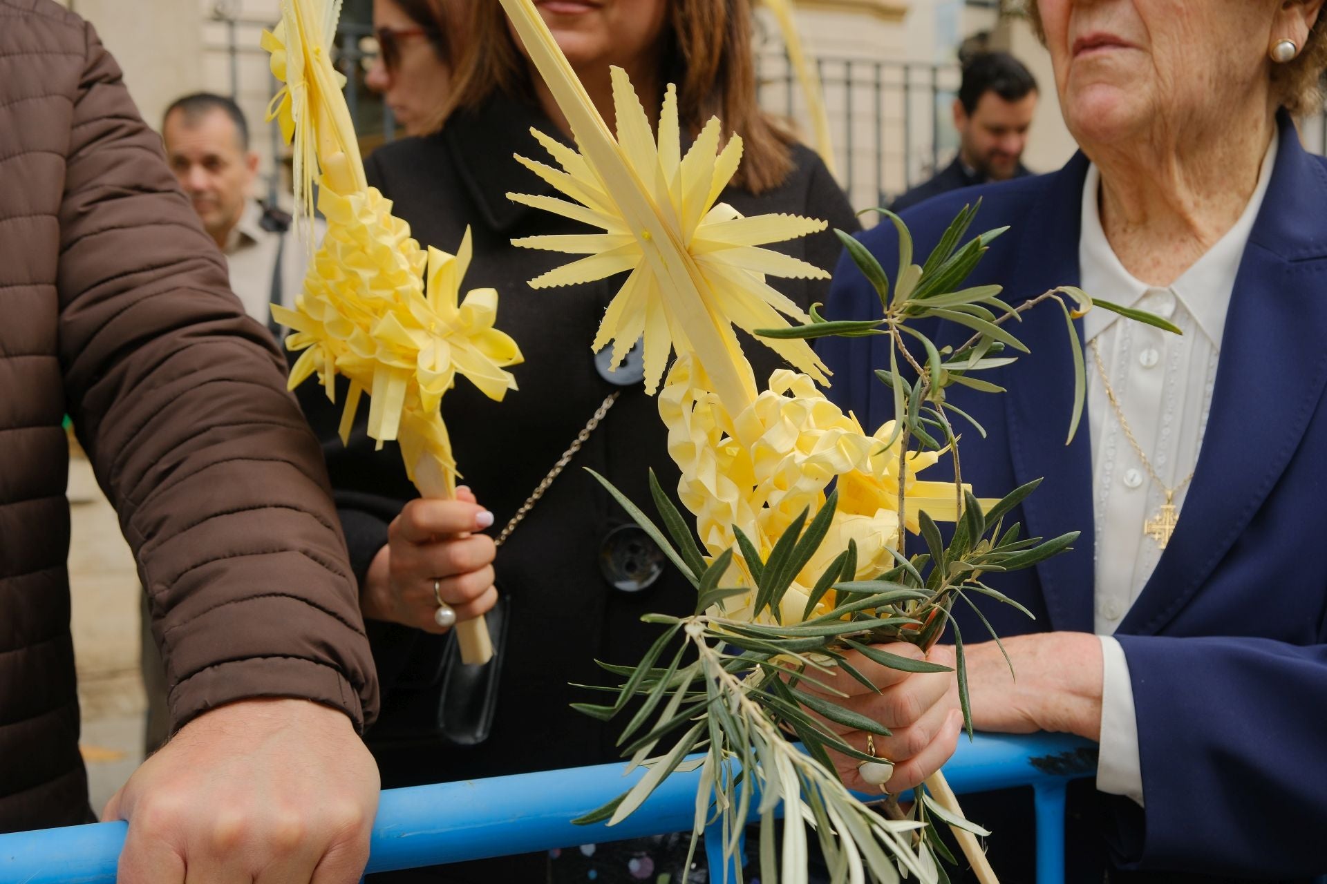 &#039;La Burrita&#039; procesiona por las calles de Alicante e inaugura la Semana Santa