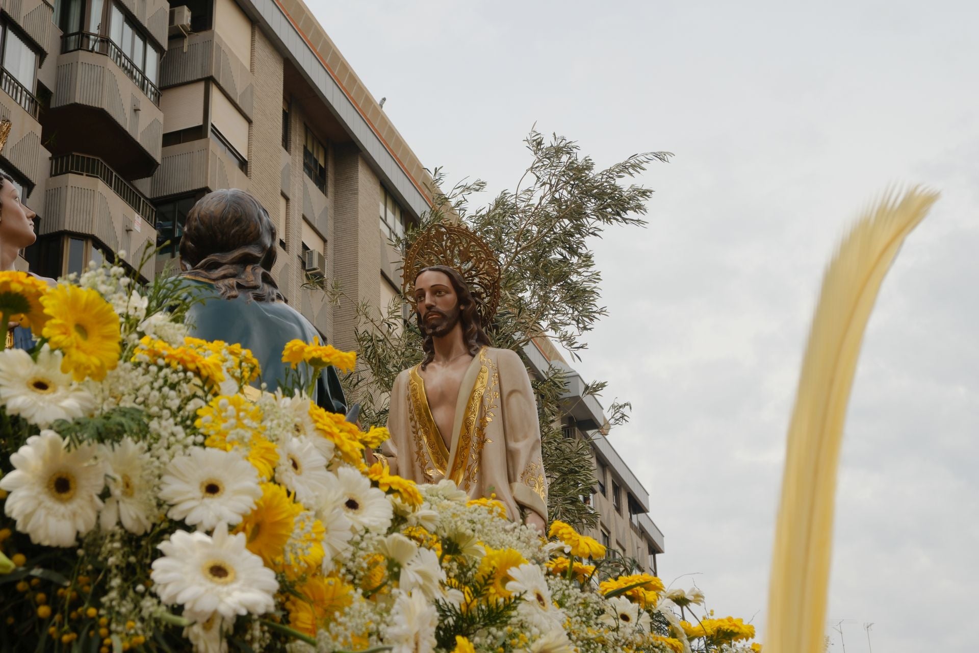 &#039;La Burrita&#039; procesiona por las calles de Alicante e inaugura la Semana Santa