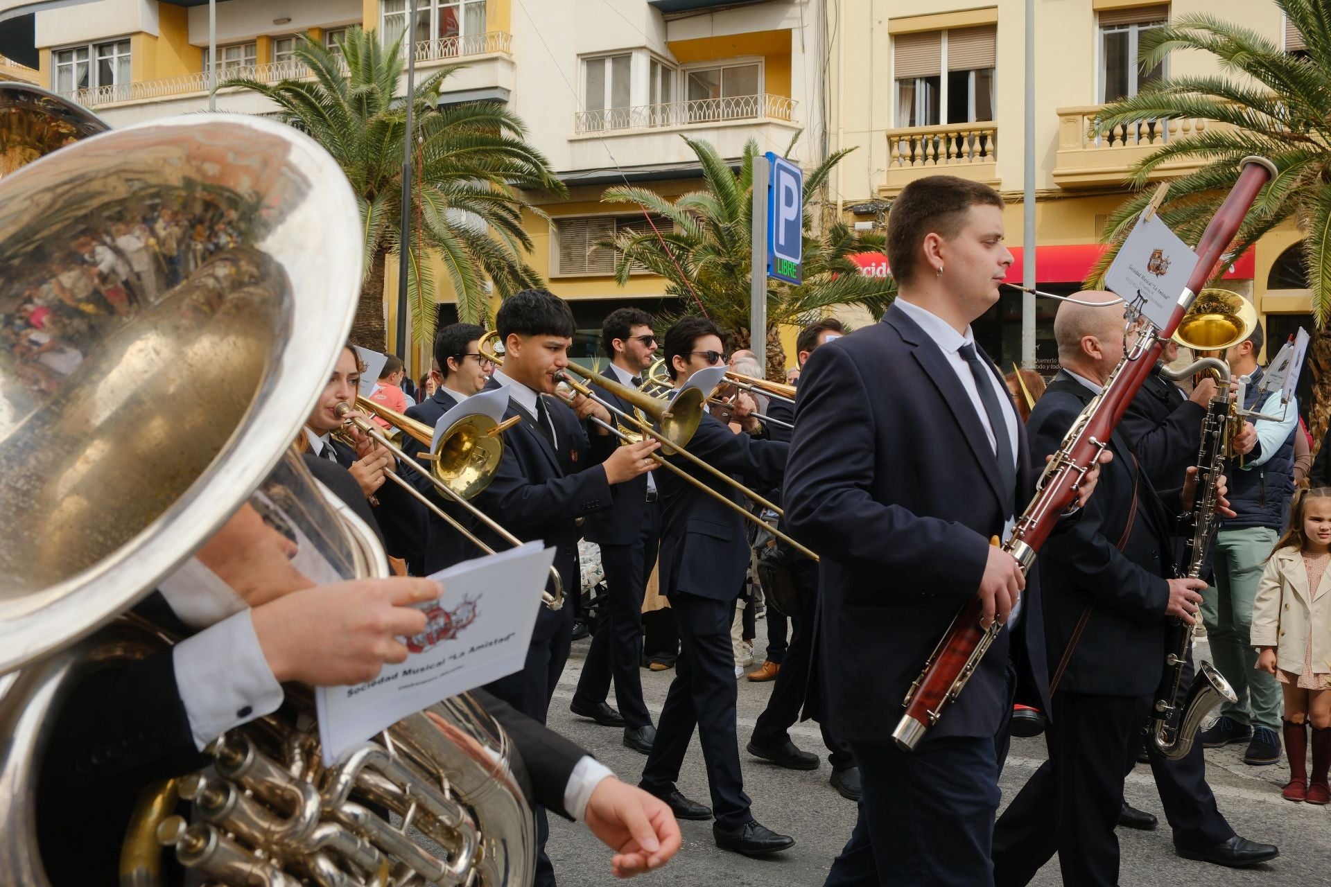 &#039;La Burrita&#039; procesiona por las calles de Alicante e inaugura la Semana Santa